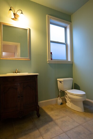 Building Photo - 15550 SW Cynthia Ln