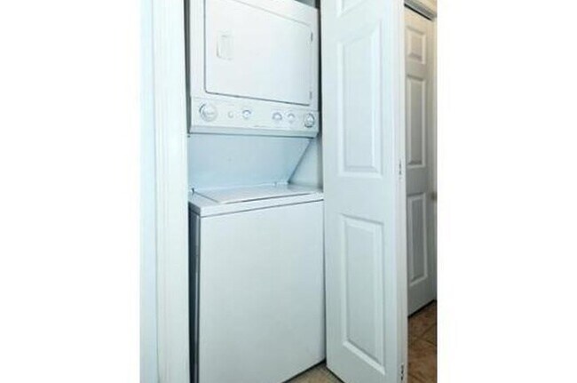 Building Photo - 613-615-615 Dorchester Ave