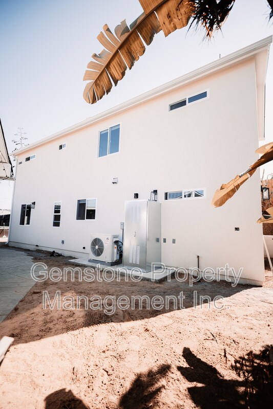 Building Photo - 5263 Tipton St