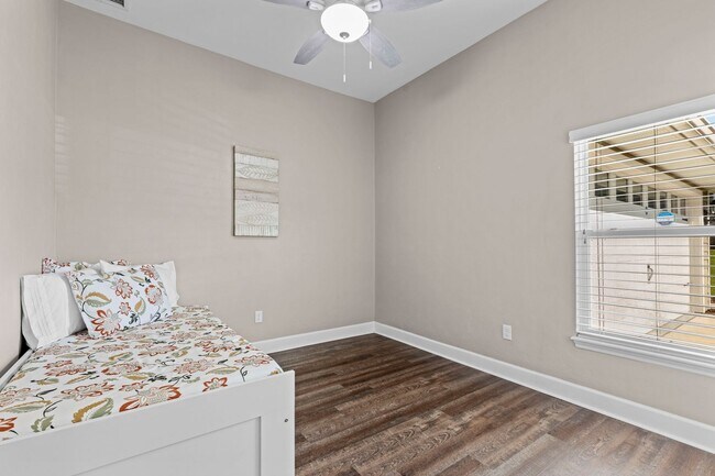 Building Photo - RARE TO FIND !!! TWO ENSUITE MASTER BEDROO...