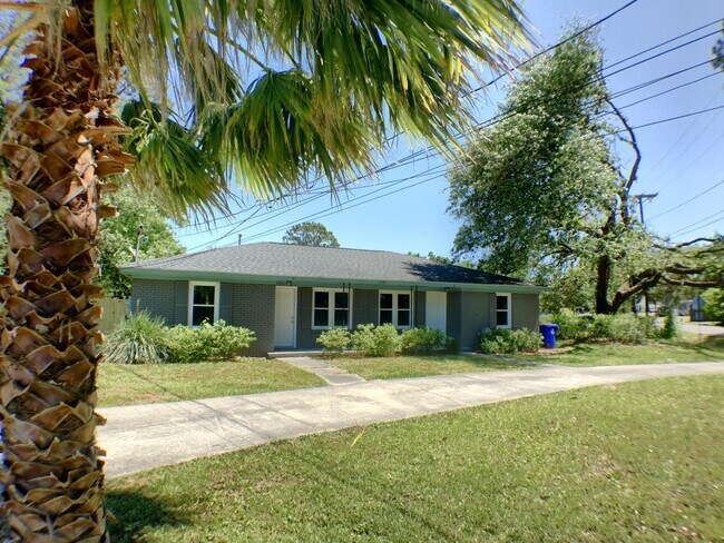 Building Photo - 1559 Brookbank Ave