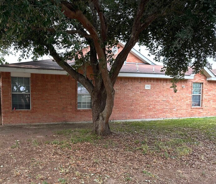 Building Photo - 3705 Joby St