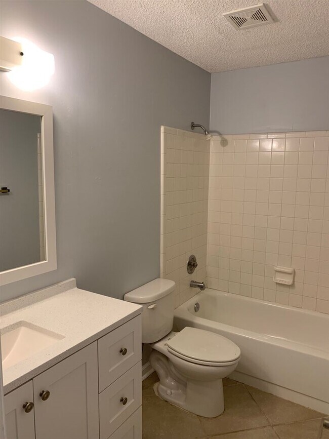 Building Photo - 2113 Sandpiper St