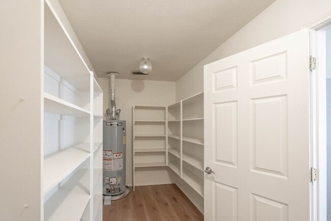 Building Photo - 8121 San Antonio St