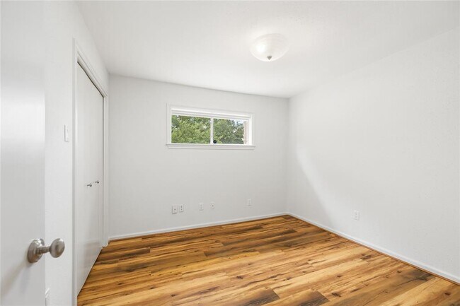 Building Photo - 4406 Basswood Ln