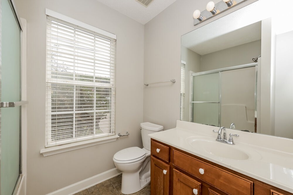 Building Photo - 537 County Farm Rd