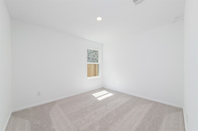 Building Photo - 3028 Huntersville Dr