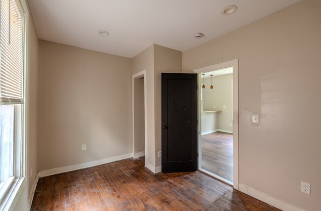 Building Photo - 908 W Hadley St