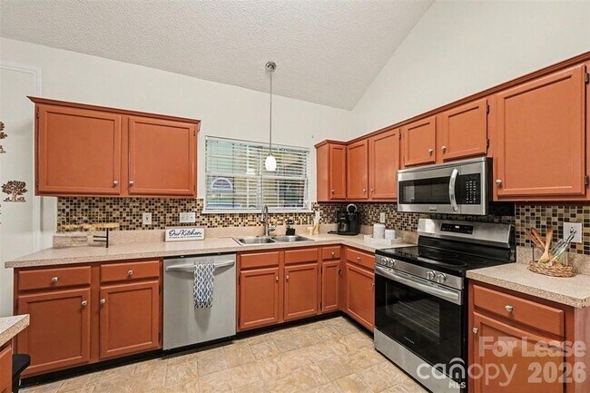 Building Photo - 13505 Gatestone Ln