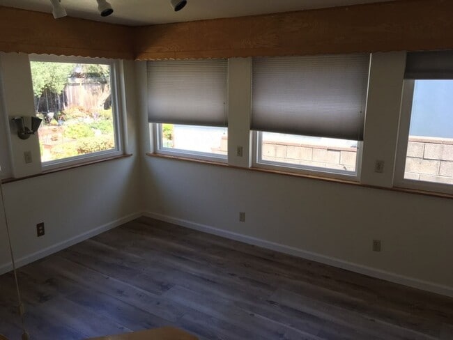 Building Photo - 62 Young Dr