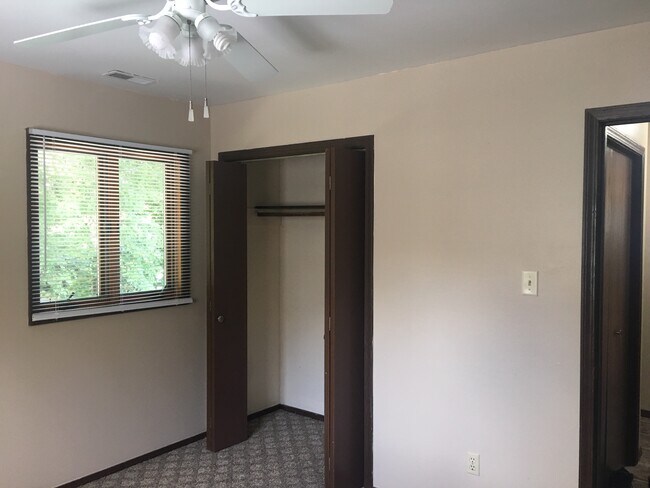 Second bedroom - 157 N West St