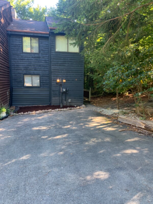 Building Photo - 8 Alpine Dr