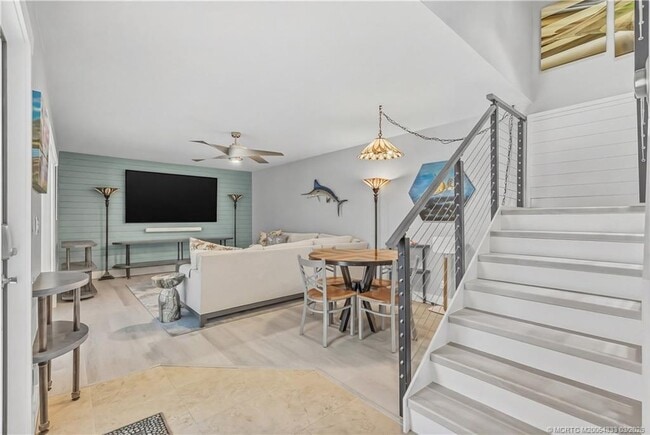 Building Photo - 6162 SE Riverboat Dr