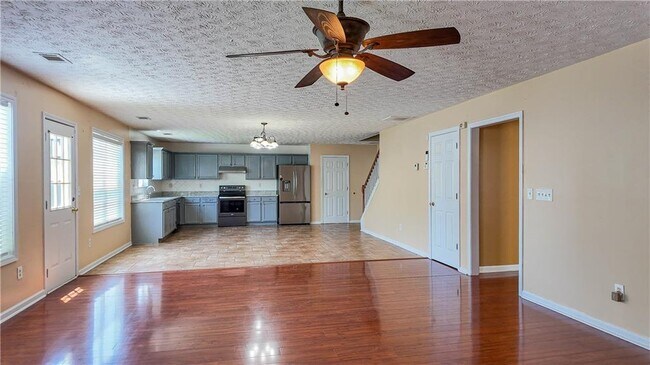 Building Photo - 2760 Rusticwood Dr SW