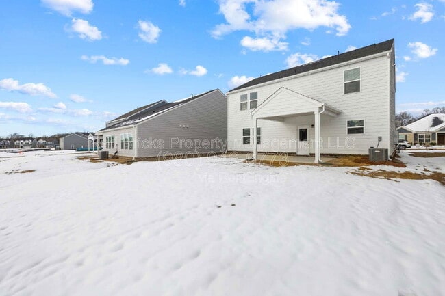 Building Photo - 2137 Riverbend Ave