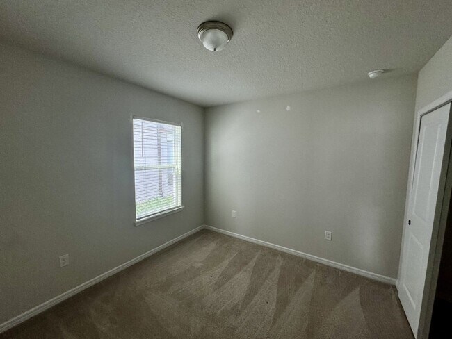 Building Photo - Epperson lagoon community-9565 Rally Spring Loop, Wesley Chapel!" WIFI AND CABLE INCLUDED