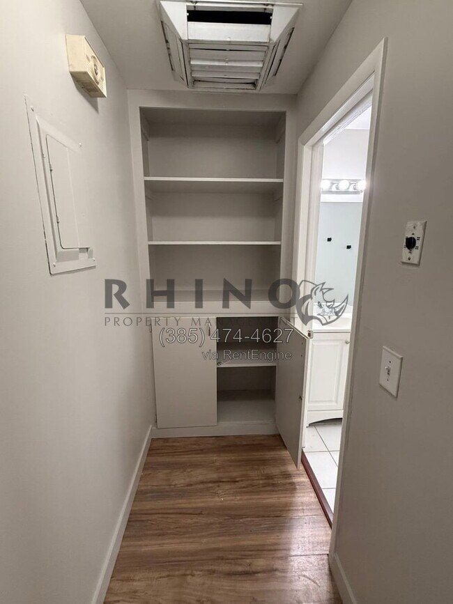 Building Photo - 3907 1040 E