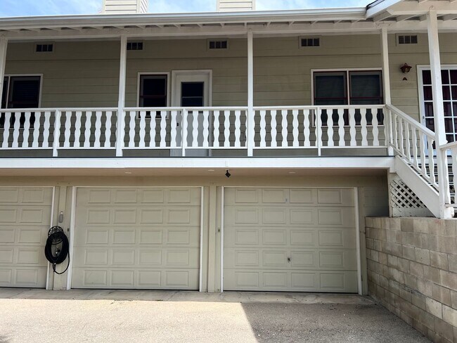 Building Photo - 118 W Pedregosa St