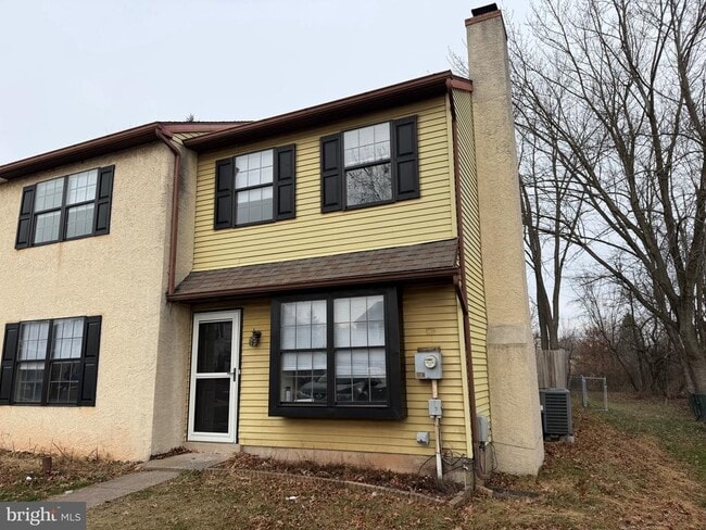 Building Photo - 120 Redwood Dr