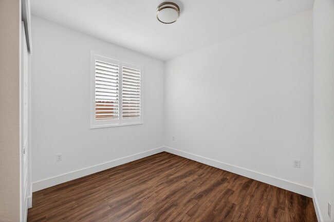 Building Photo - Charming 3-Bedroom Haven in Elk Grove with 2 Full Baths and 1603 Sq Ft of Comfort!