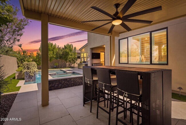 Building Photo - 1118 E Paseo Way