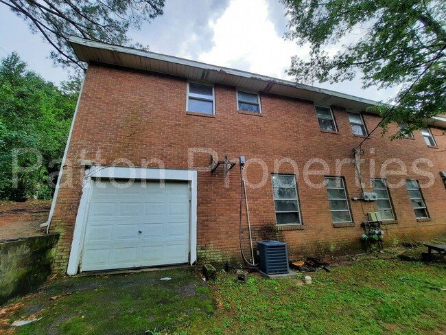 Building Photo - 3017-3019 Longleaf Road - Inside CoC - R13...