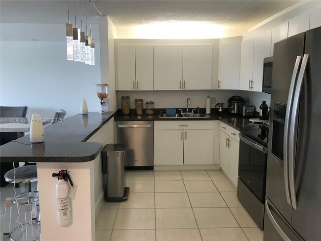 Building Photo - 14830 Naranja Lakes Blvd