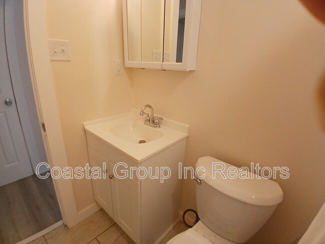 Building Photo - 220 57th St