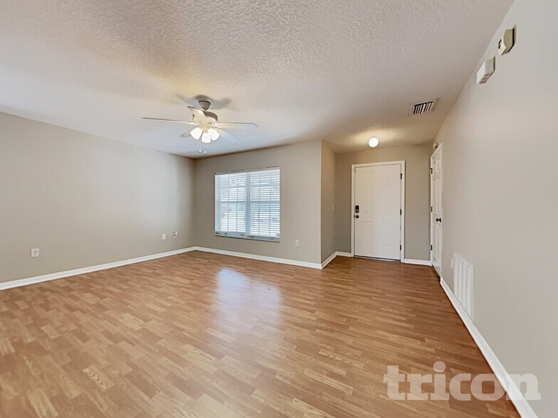 Building Photo - 10211 Summerview Cir