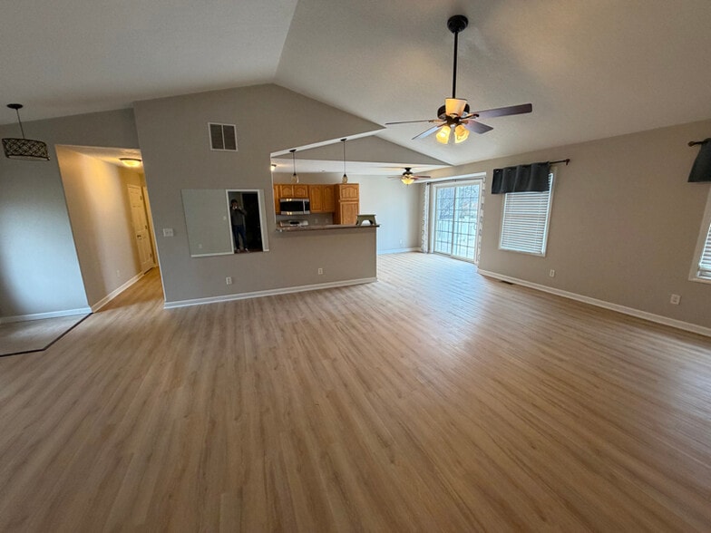 Building Photo - 1800 Persimmon Ave