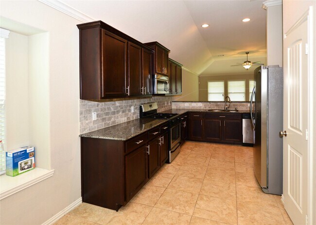 Building Photo - 6818 Rambling Manor Ct