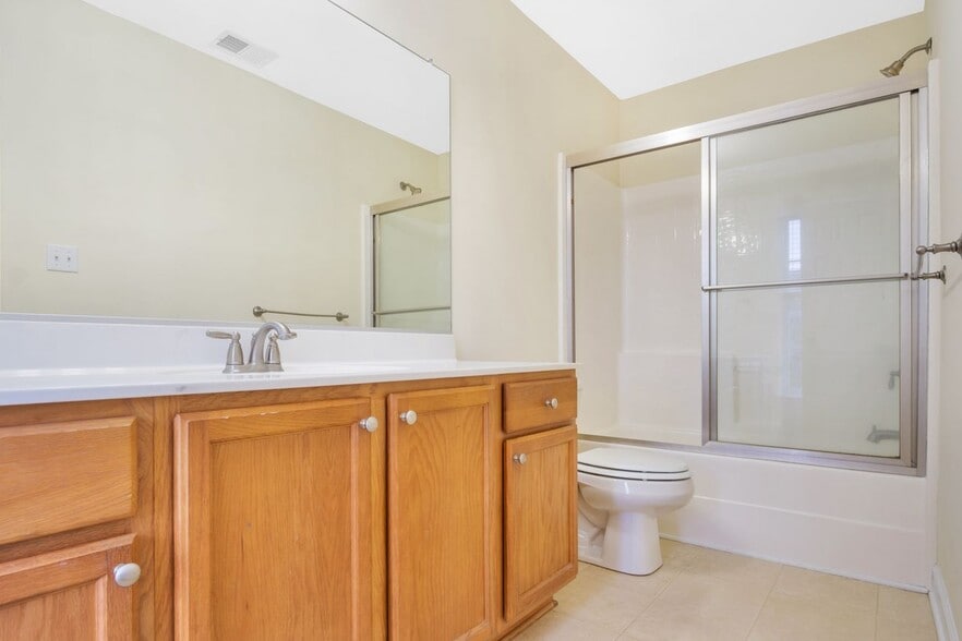 Upstairs master bath - 5357 Discovery Park Blvd