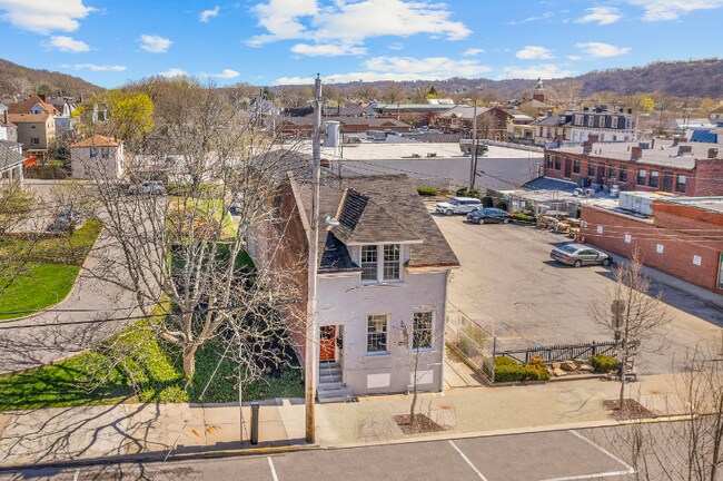 Building Photo - 518 Broad St