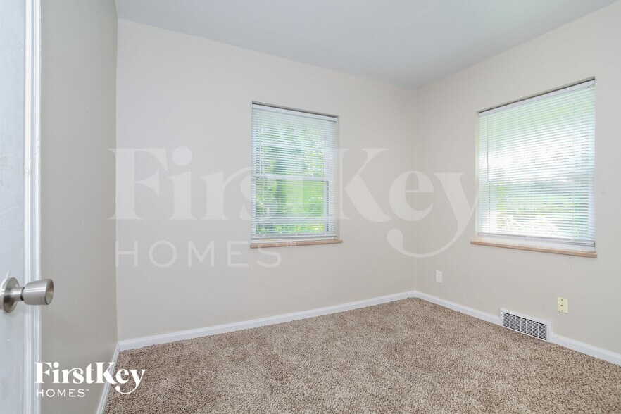 Building Photo - 5256 Ponce Ln