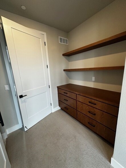 Building Photo - 137 8th St