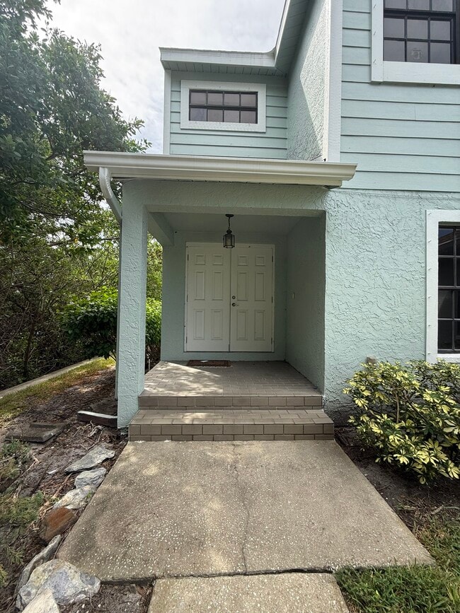 Building Photo - 1070 Sanibel Ct