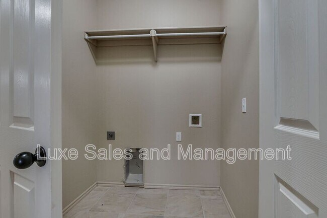 Building Photo - 1308 Garden Gate Dr