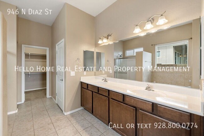 Building Photo - 946 N Diaz St