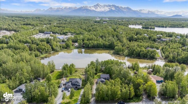 Building Photo - Gorgeous lakefront home