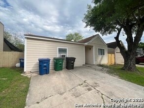 Building Photo - 4018 Sunrise Creek Dr
