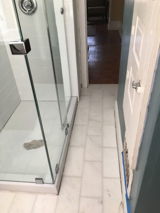 Building Photo - 141 E 5th Ave