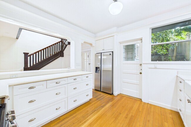 Building Photo - 924 Clayton St