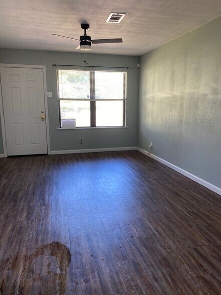 Building Photo - 3501 Sunnyside Dr