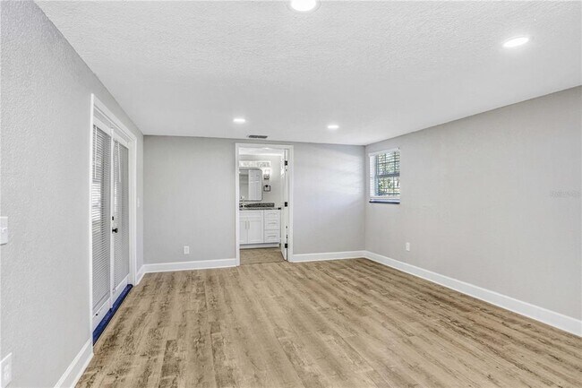 Building Photo - 223 Pinehurst Dr