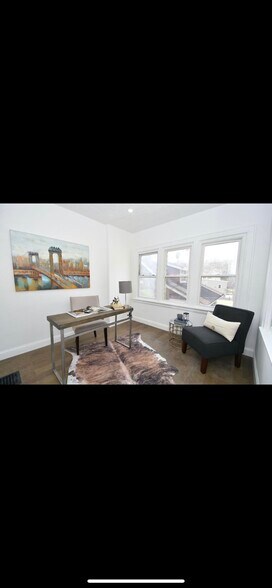 Building Photo - 23 Thill St