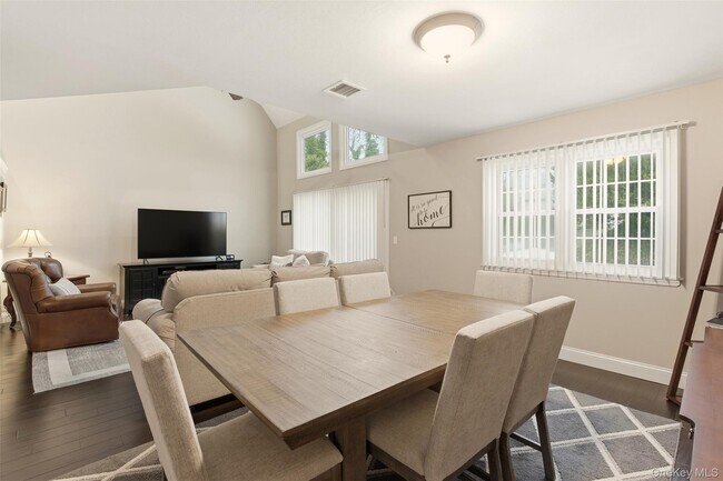 Building Photo - 11 Indian Trce