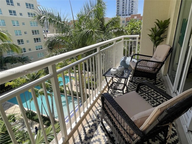Primary Photo - 2000 N Bayshore Dr