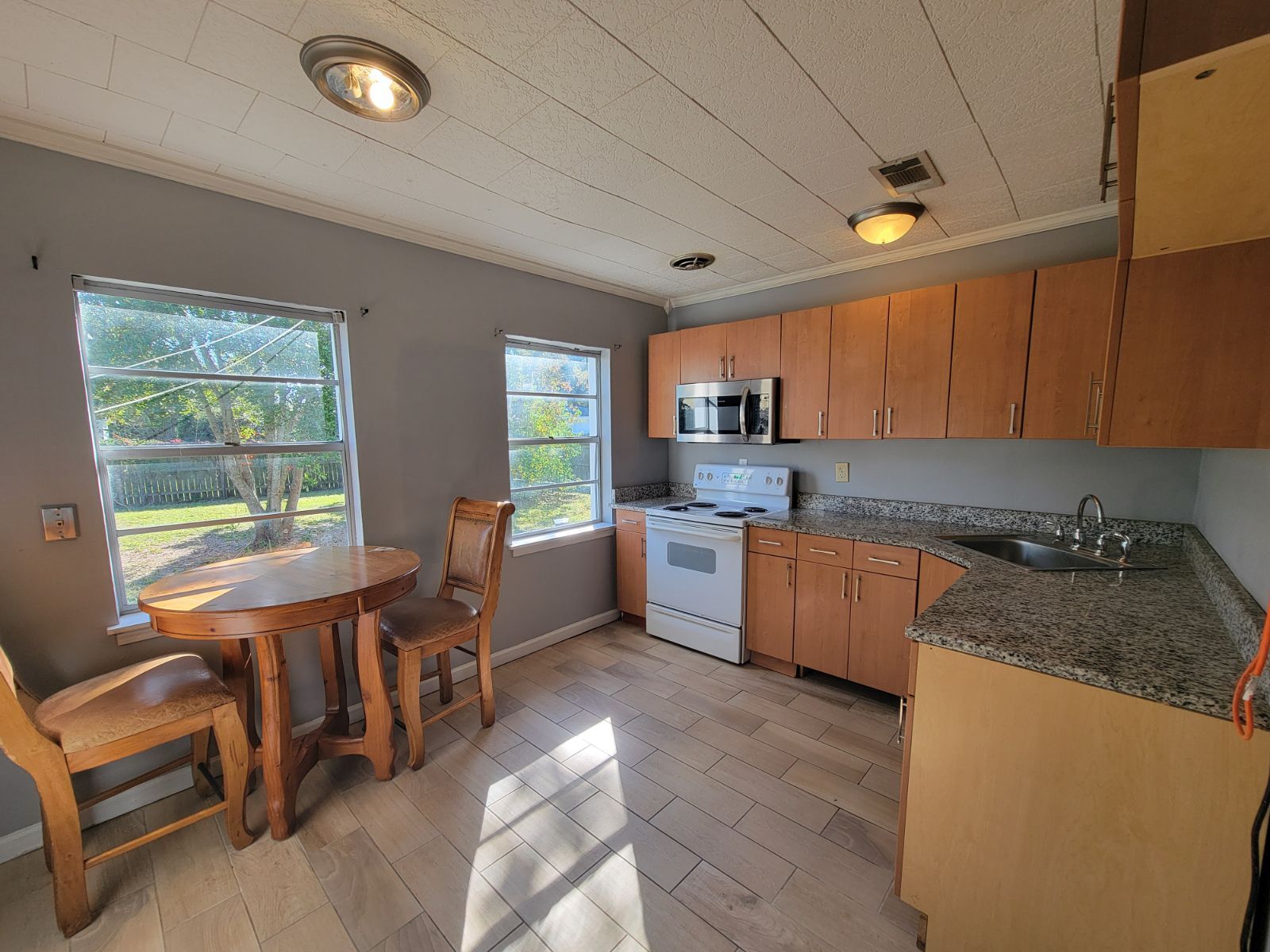 Building Photo - 1405 W 13th St