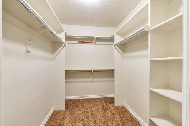 Building Photo - AVAILABLE NOW  — SPACIOUS & BEAUTIFUL Bountiful Meadows Home.
