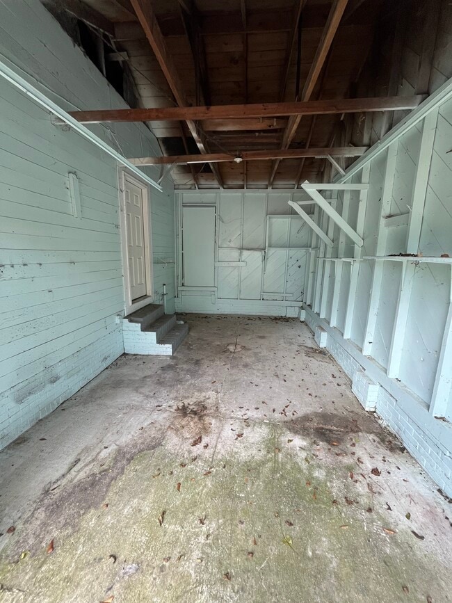 Building Photo - 521 Launcelot Rd